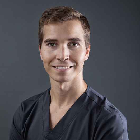 Carlos De la Plata - Odontólogo en Málaga